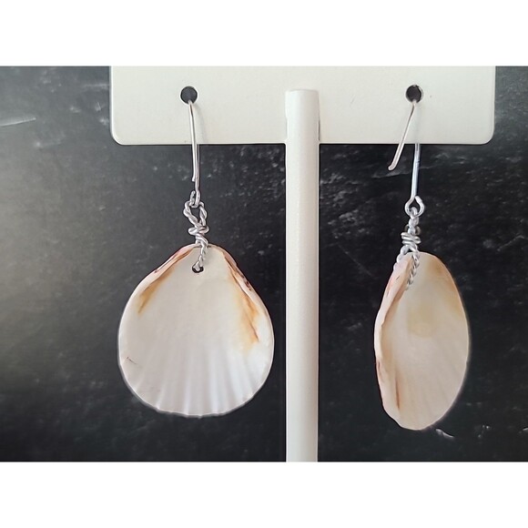 Pink And White Shell Dangling Pierced Earrings Vintage Costume Jewelry, READ - Picture 7 of 10